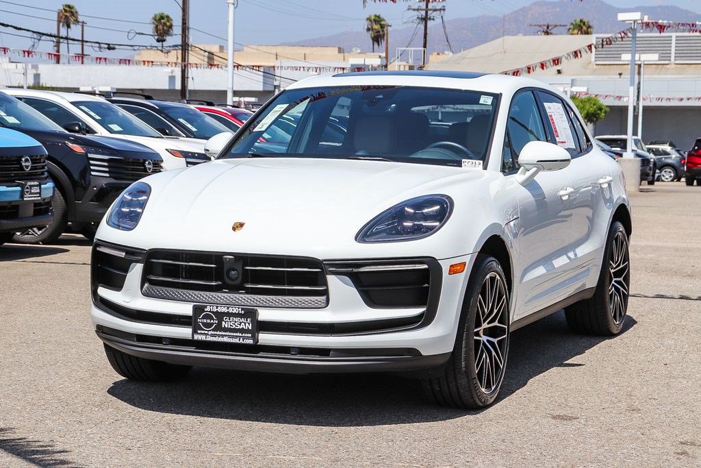 Used 2024 Porsche Macan AWD/4WD image 3