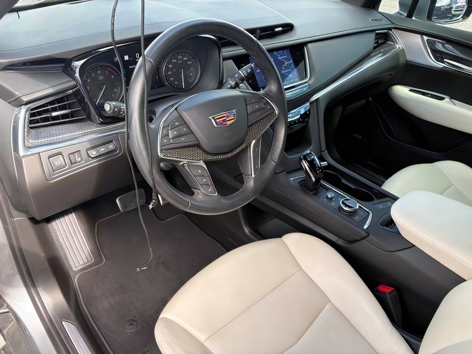 Used 2024 Cadillac XT5 Sportv w/ Technology Package AWD/4WD image 13