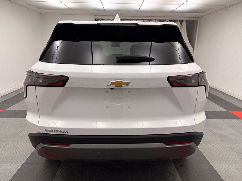 Used 2026 Chevrolet Equinox LT FWD image 5