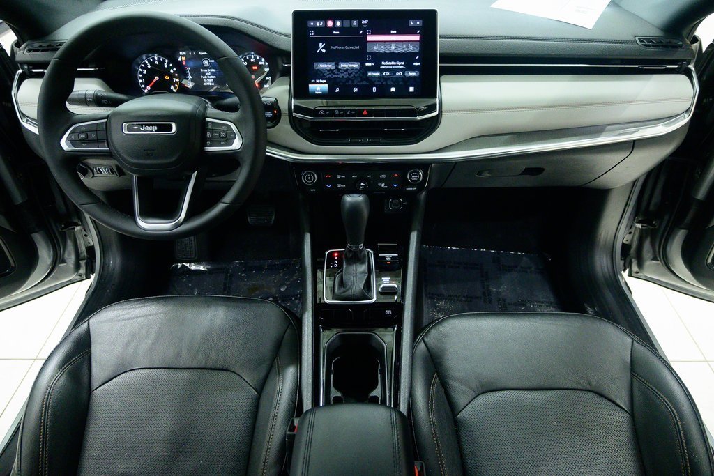 Used 2023 Jeep Compass Limited image 13