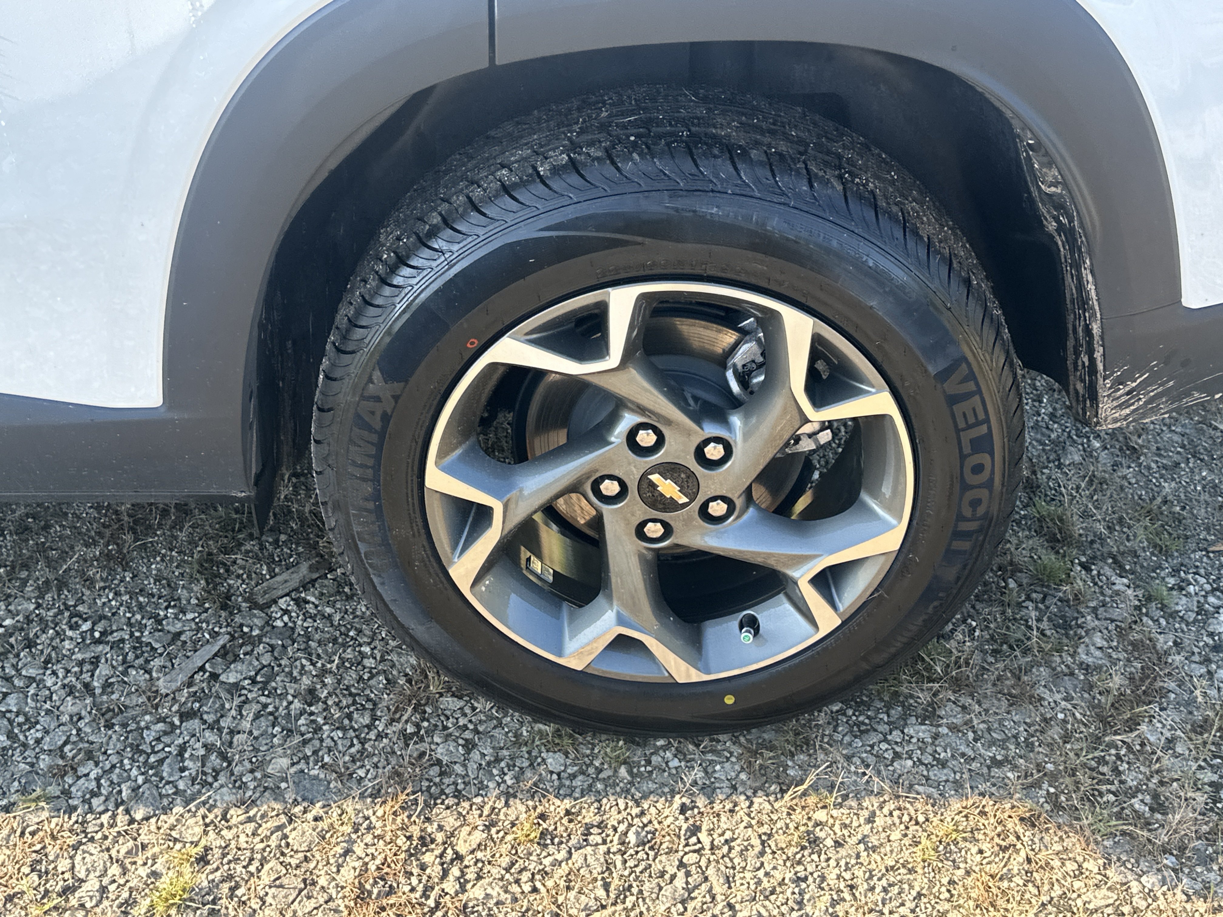 Used 2025 Chevrolet Trax LT FWD image 19