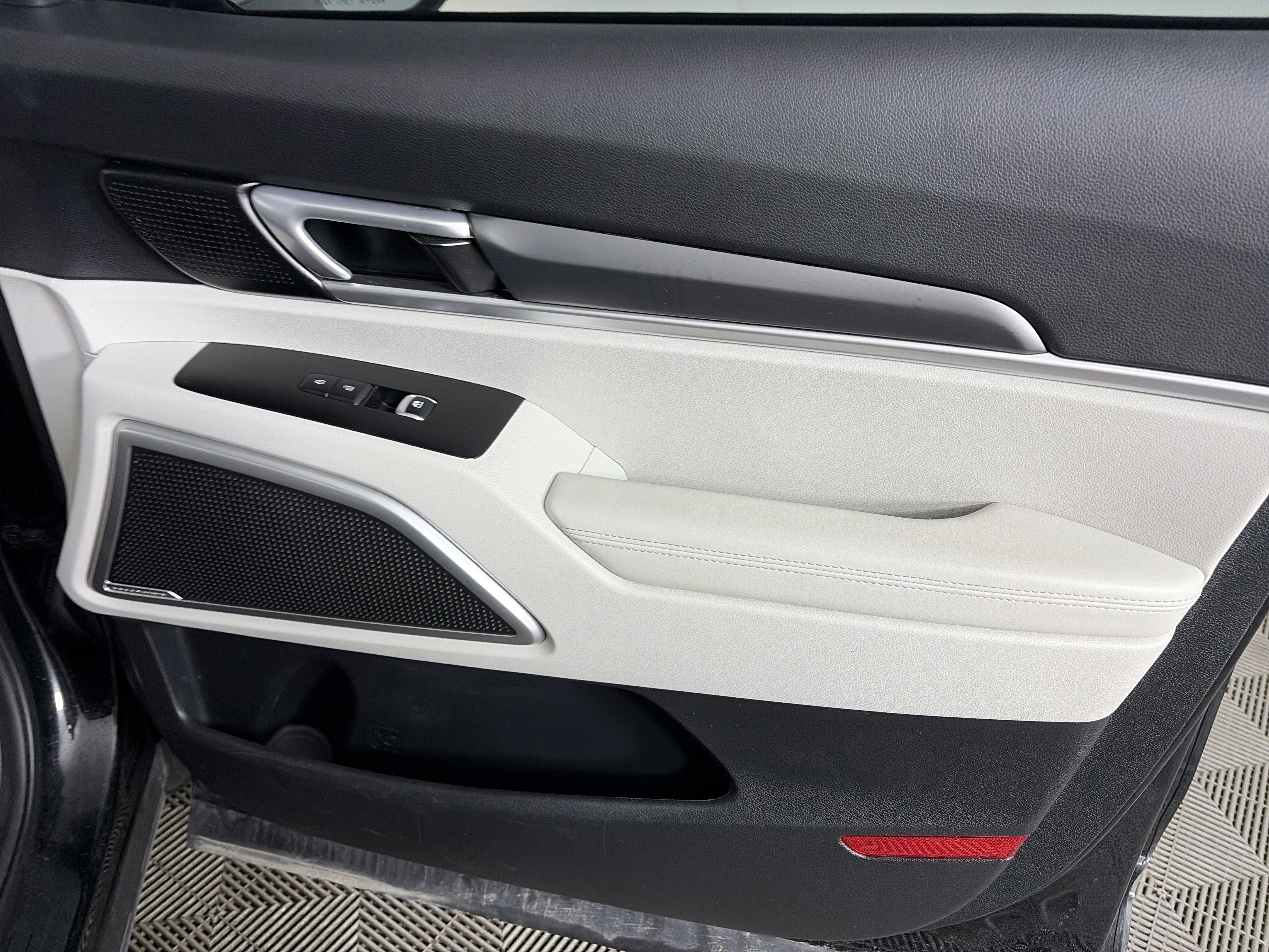 Used 2021 Kia Telluride S image 44