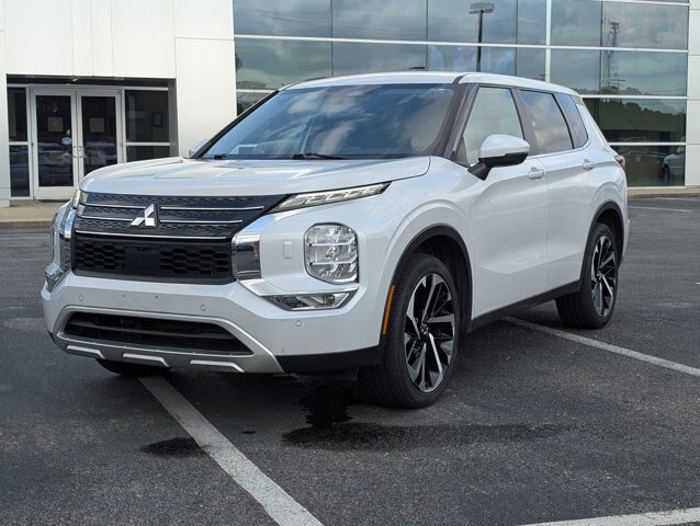 Used 2024 Mitsubishi Outlander SE AWD/4WD image 1