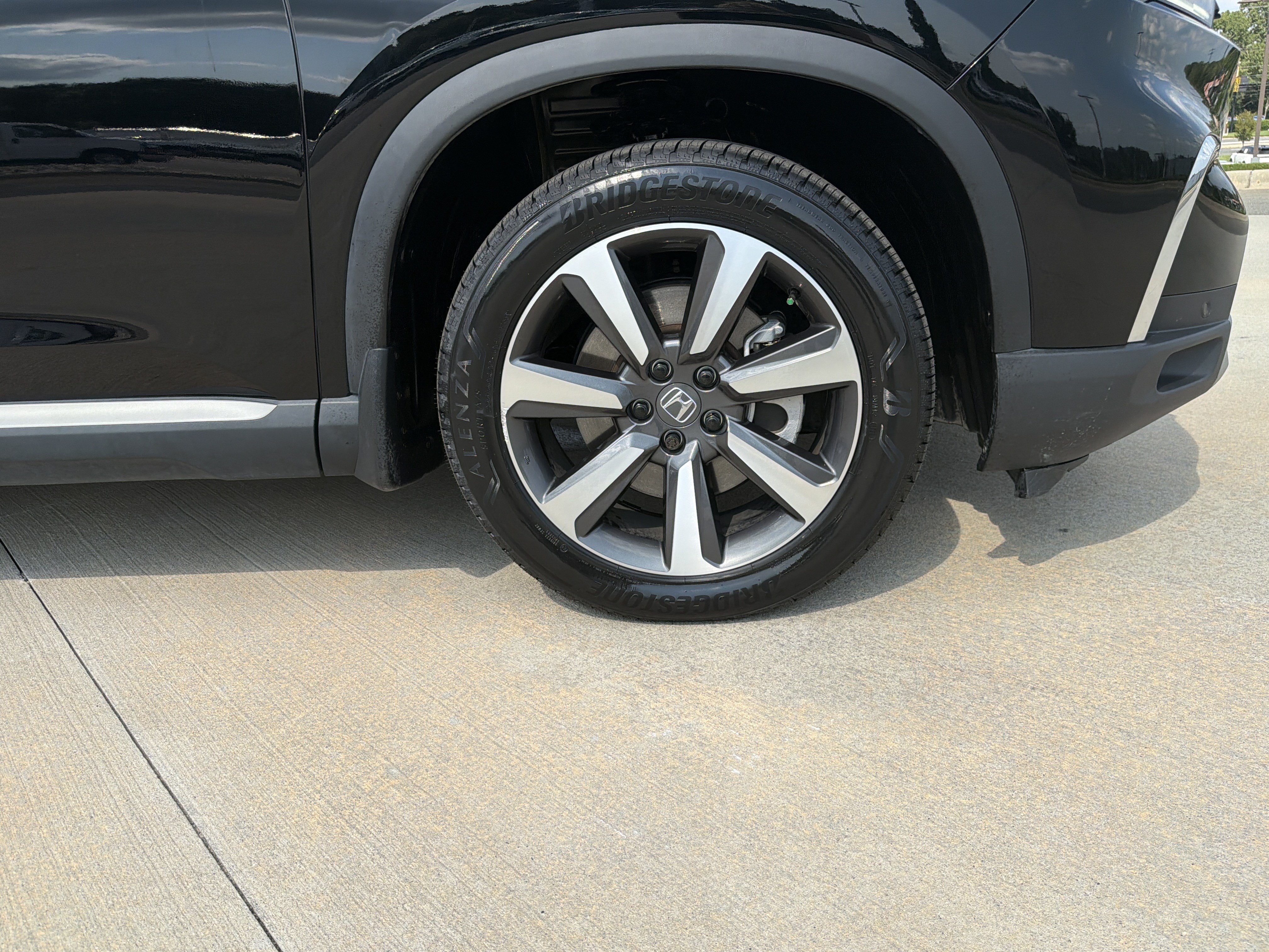 Used 2025 Honda Pilot Elite image 13