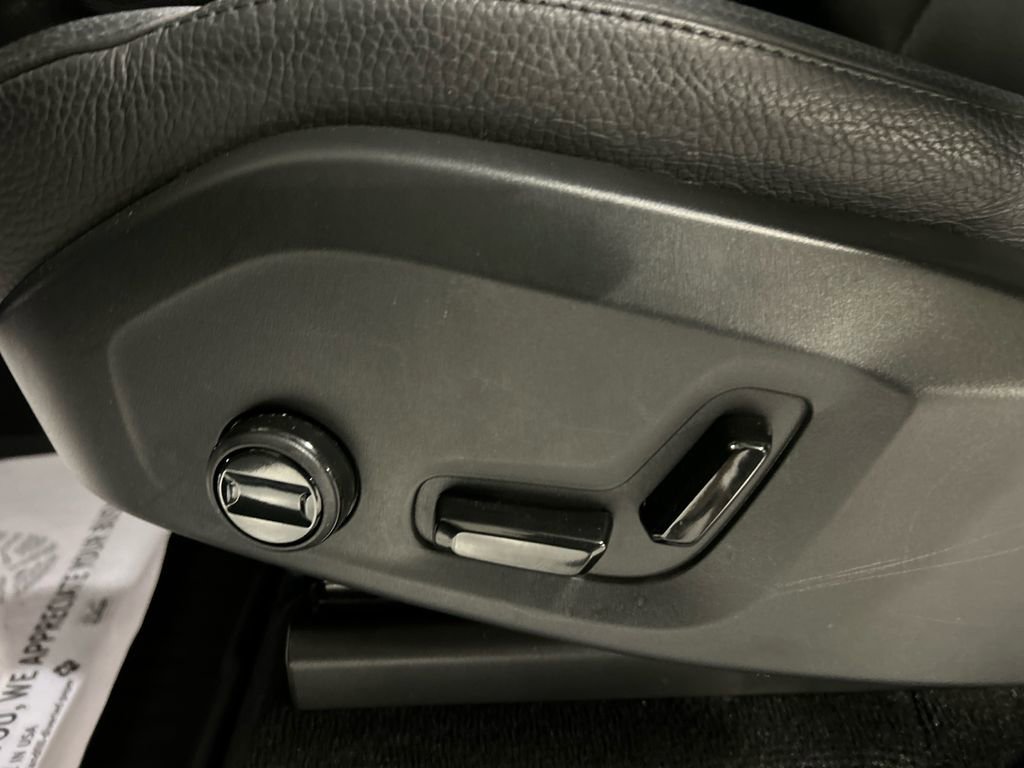 Certified 2023 Volvo XC90 B6 Plus w/ Protection Package Premier AWD/4WD image 8