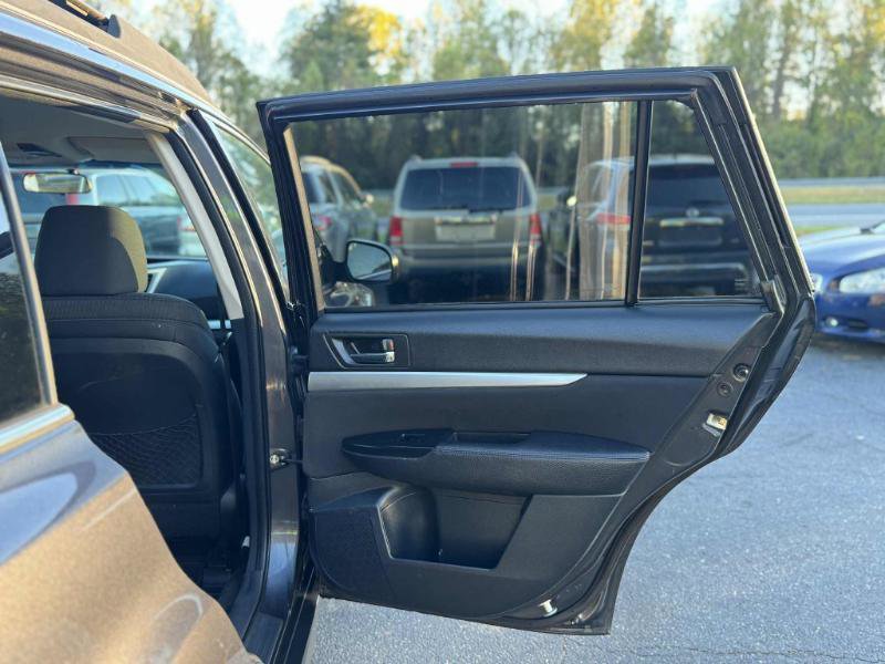 Used 2010 Subaru Outback 2.5i Premium AWD/4WD image 15