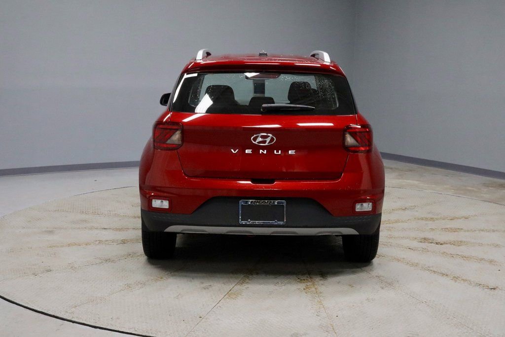 Certified 2025 Hyundai Venue SEL image 13