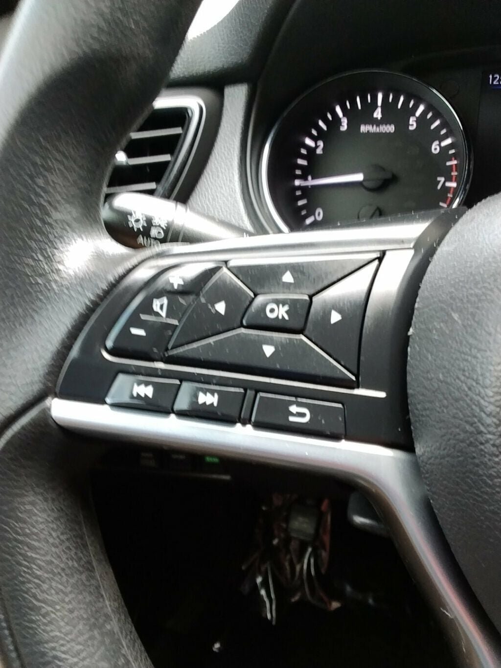 Used 2020 Nissan Rogue S AWD/4WD image 13