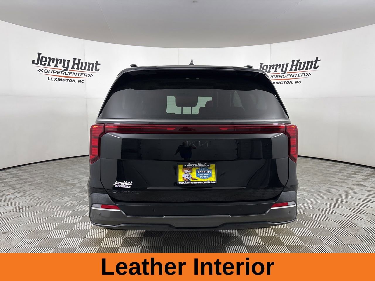 Used 2026 Kia Carnival SX w/ SX Dark Edition Package image 6