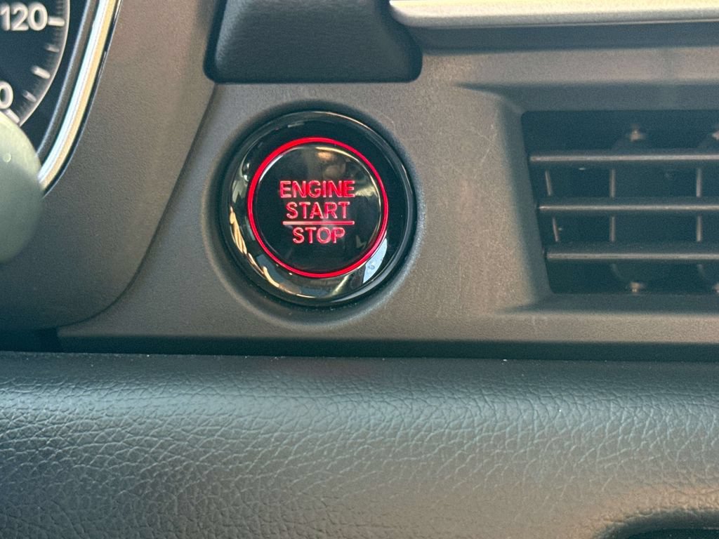 Used 2025 Honda Pilot Touring image 35