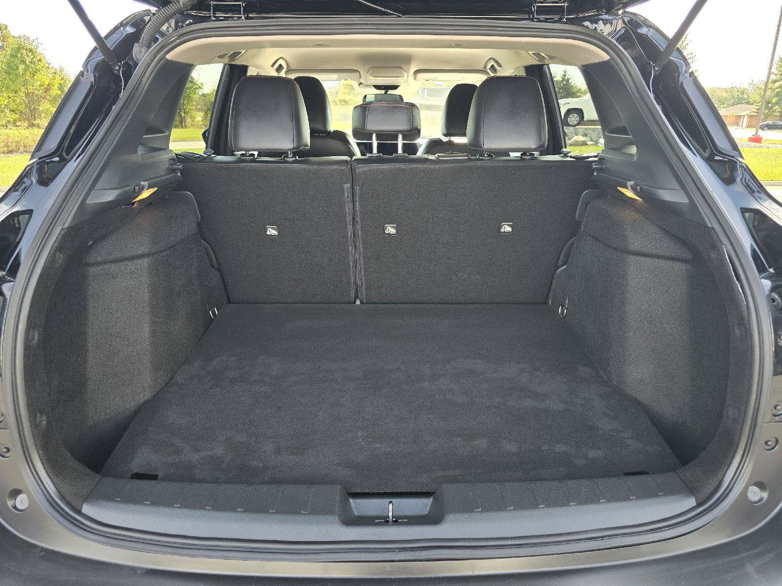 Used 2025 Nissan Kicks SR AWD/4WD image 12