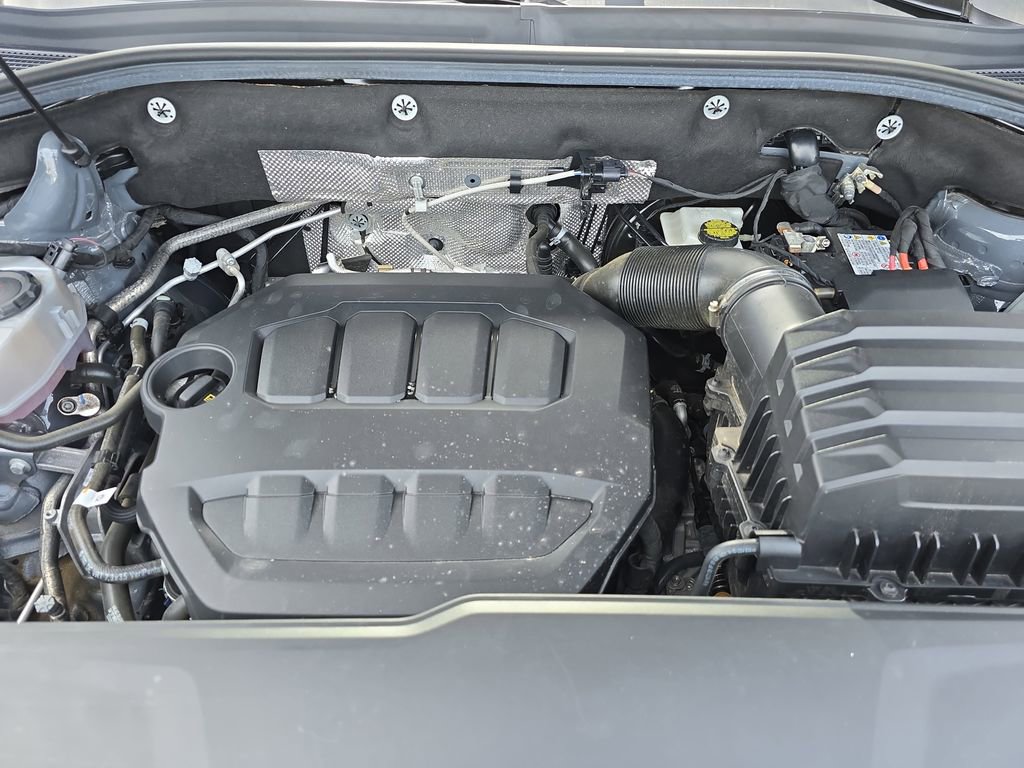 Used 2024 Volkswagen Atlas Peak Edition SE AWD/4WD image 31