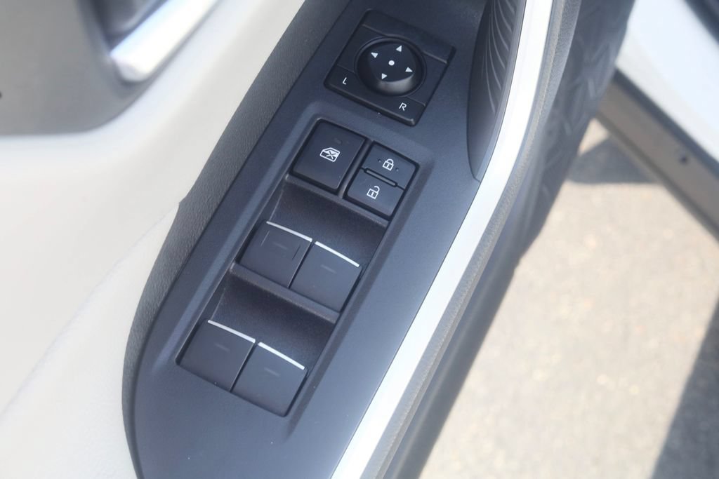 Used 2025 Toyota RAV4 XLE w/ Convenience Package AWD/4WD image 15