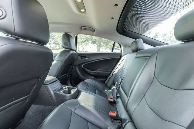 Used 2017 Chevrolet Volt LT w/ Comfort Package FWD image 13