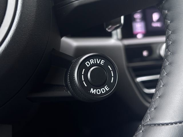 Certified 2026 Porsche Macan AWD/4WD image 16