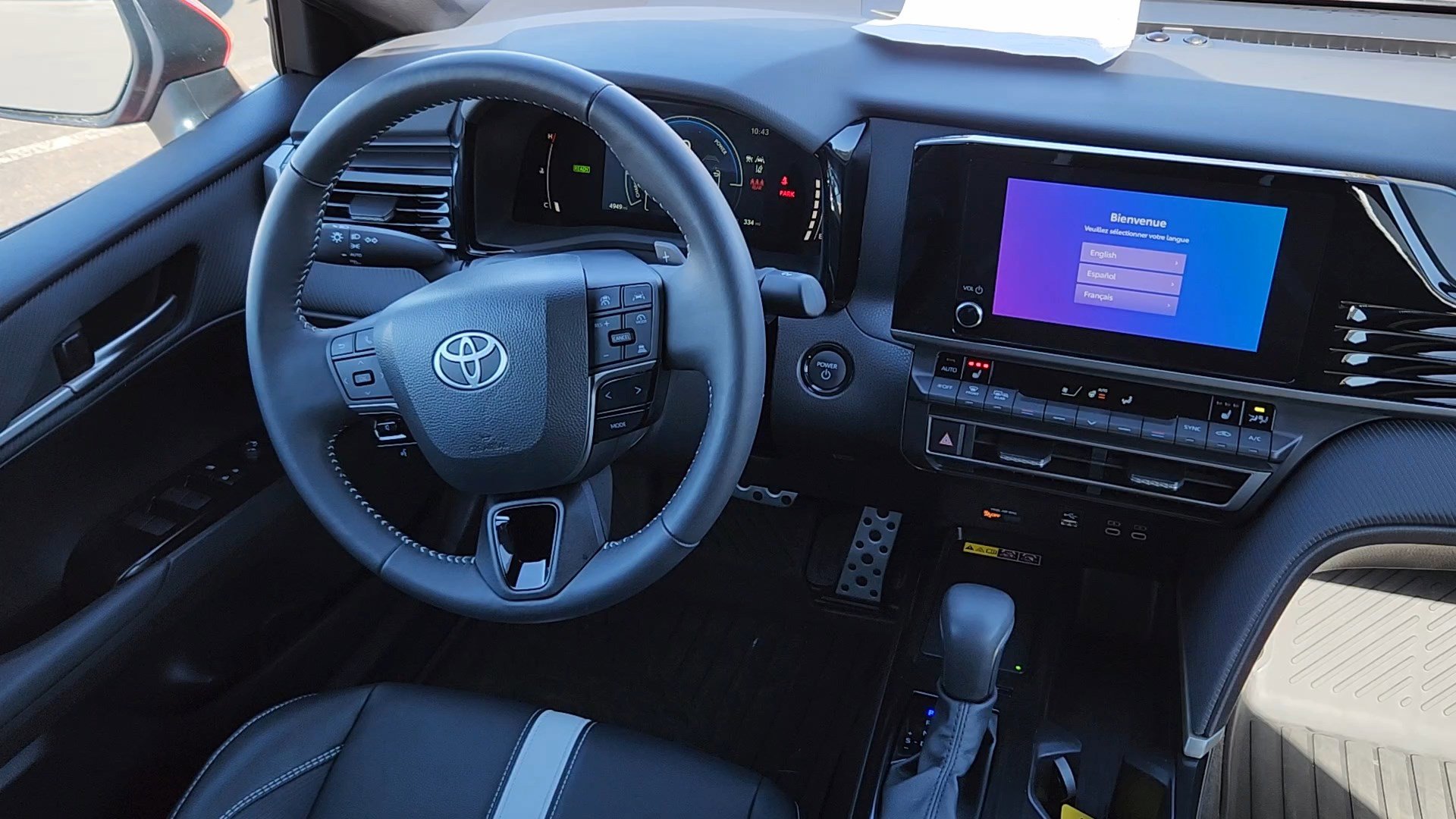 Used 2025 Toyota Camry SE w/ Convenience Package image 5