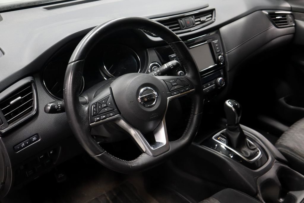 Used 2018 Nissan Rogue SV image 24