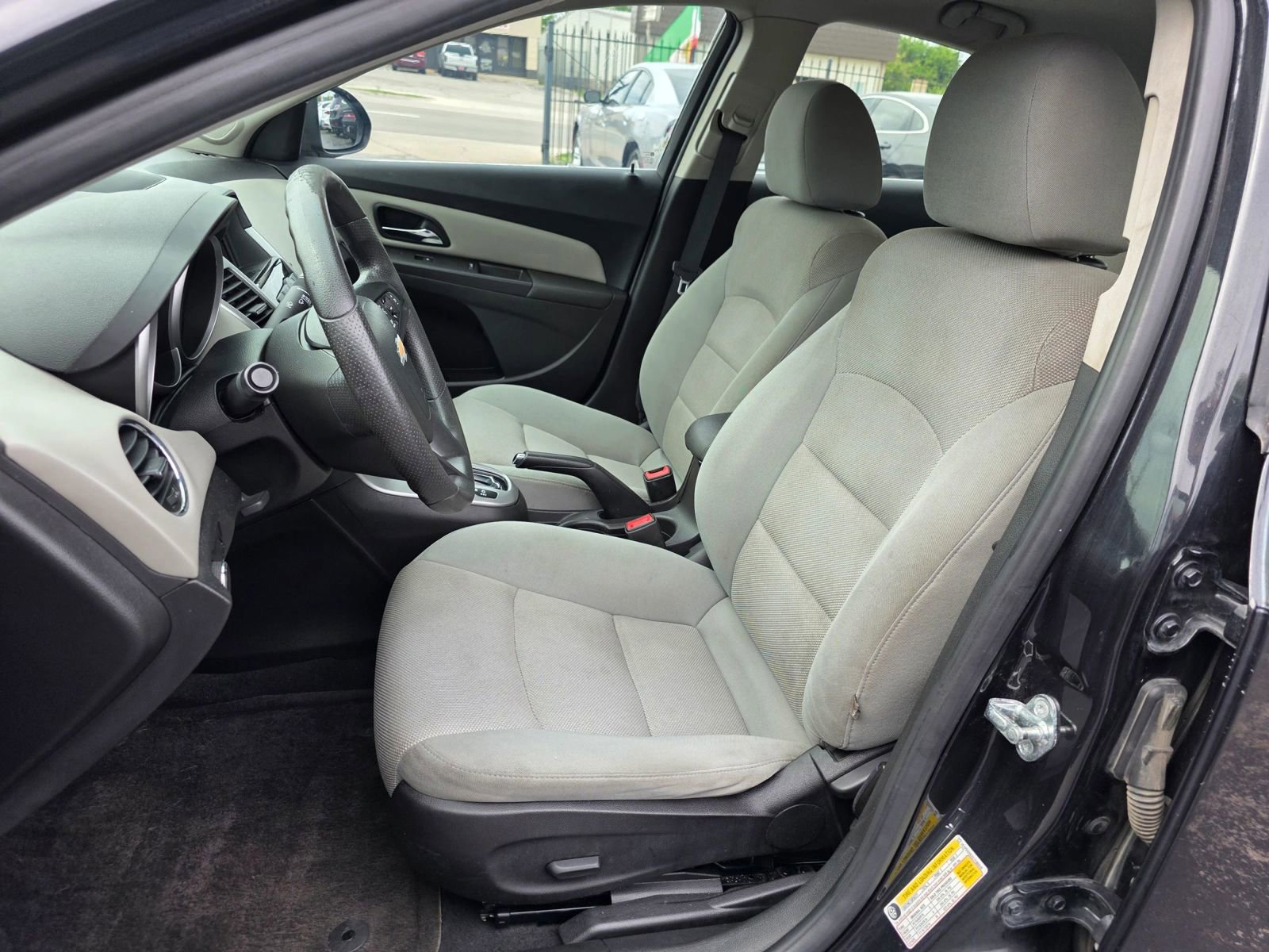 Used 2016 Chevrolet Cruze LT FWD image 9