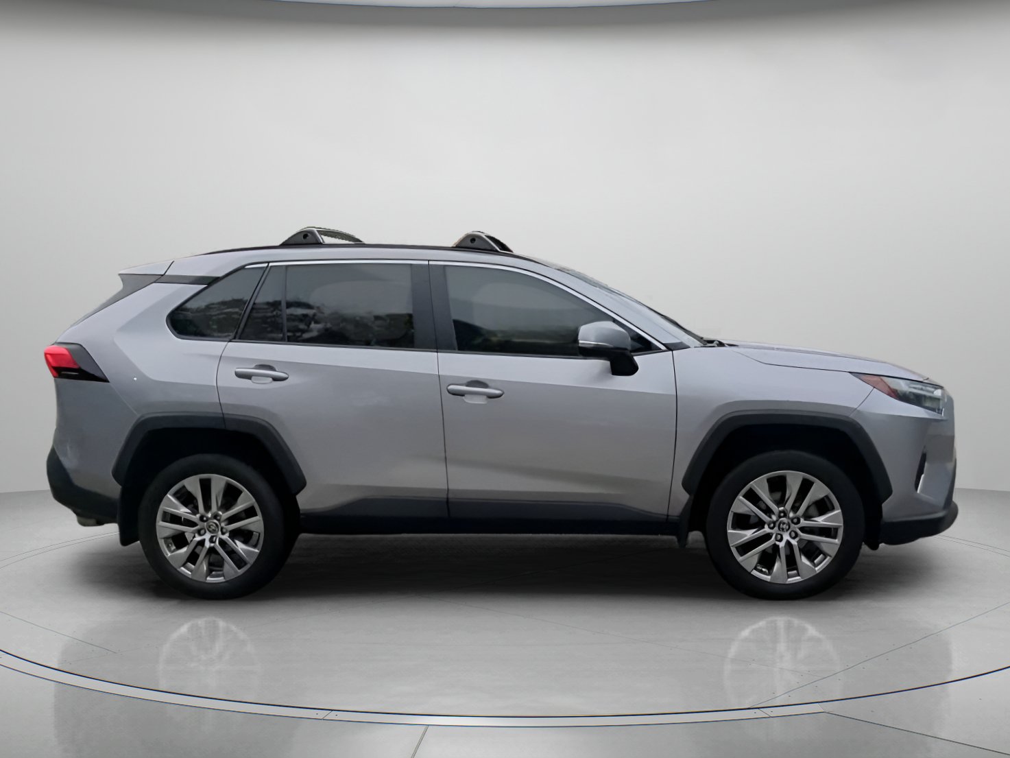 Used 2025 Toyota RAV4 XLE Premium w/ Weather Package FWD image 33