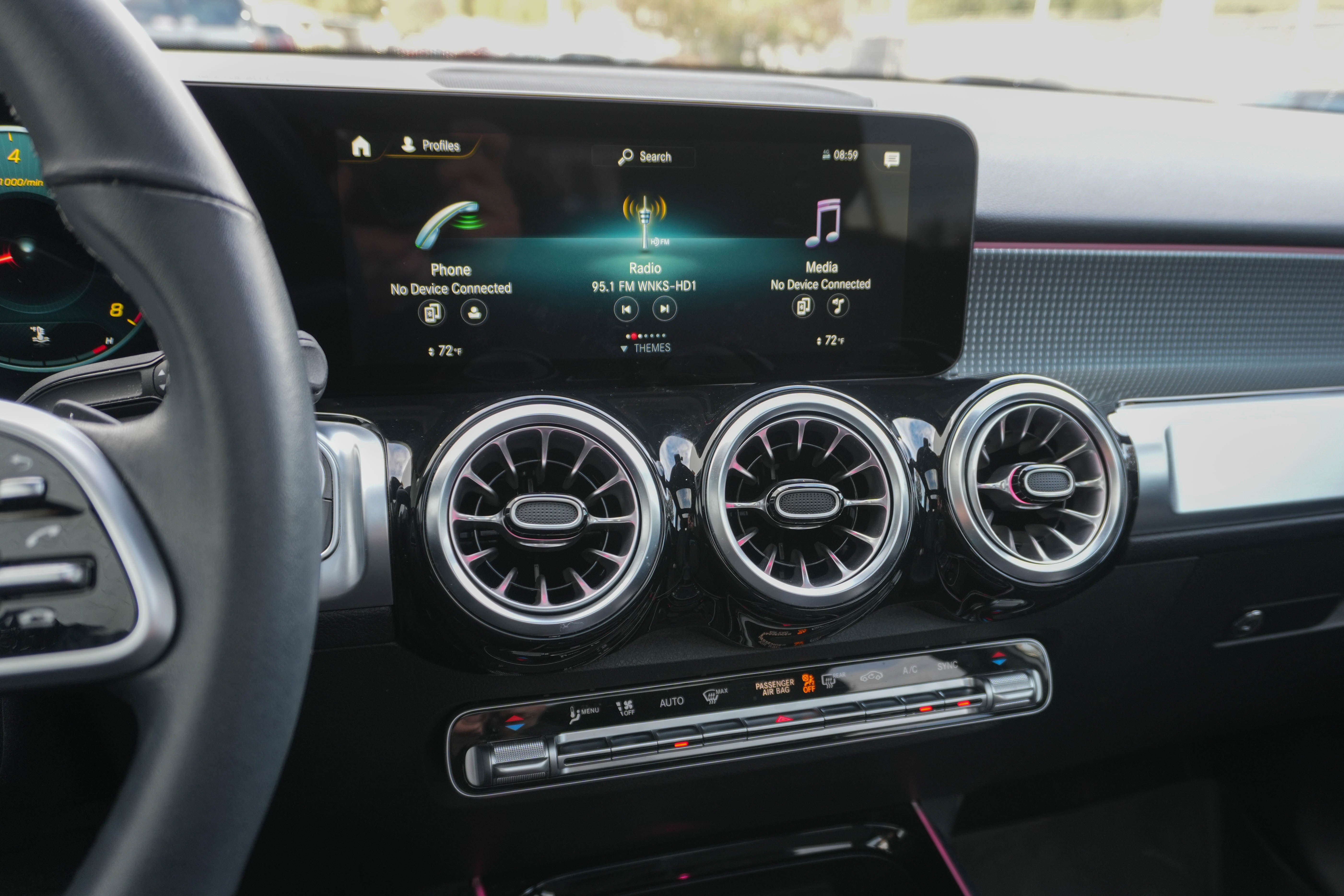 Used 2022 Mercedes-Benz GLB 250 4MATIC image 23