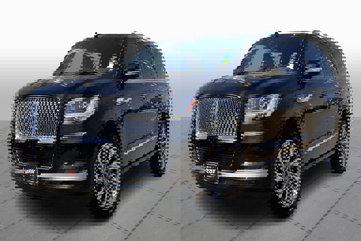 Used 2024 Lincoln Navigator Reserve image 2