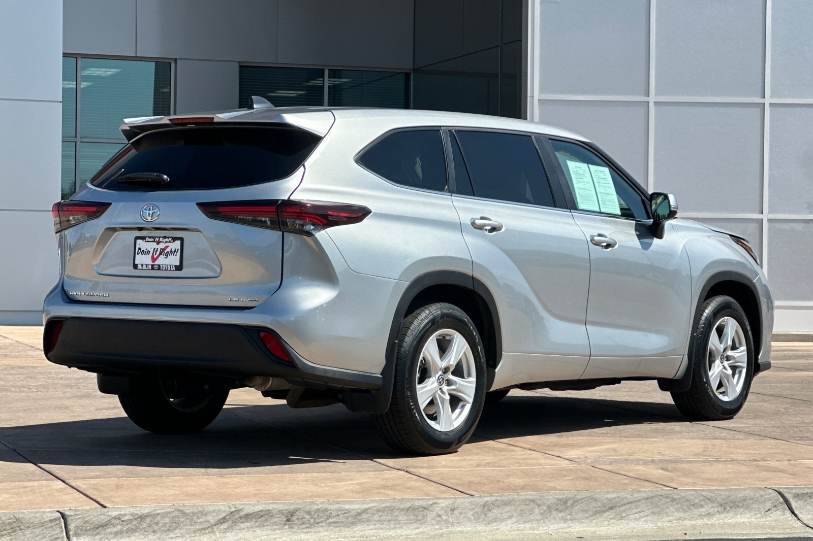 Certified 2025 Toyota Highlander LE AWD/4WD image 4