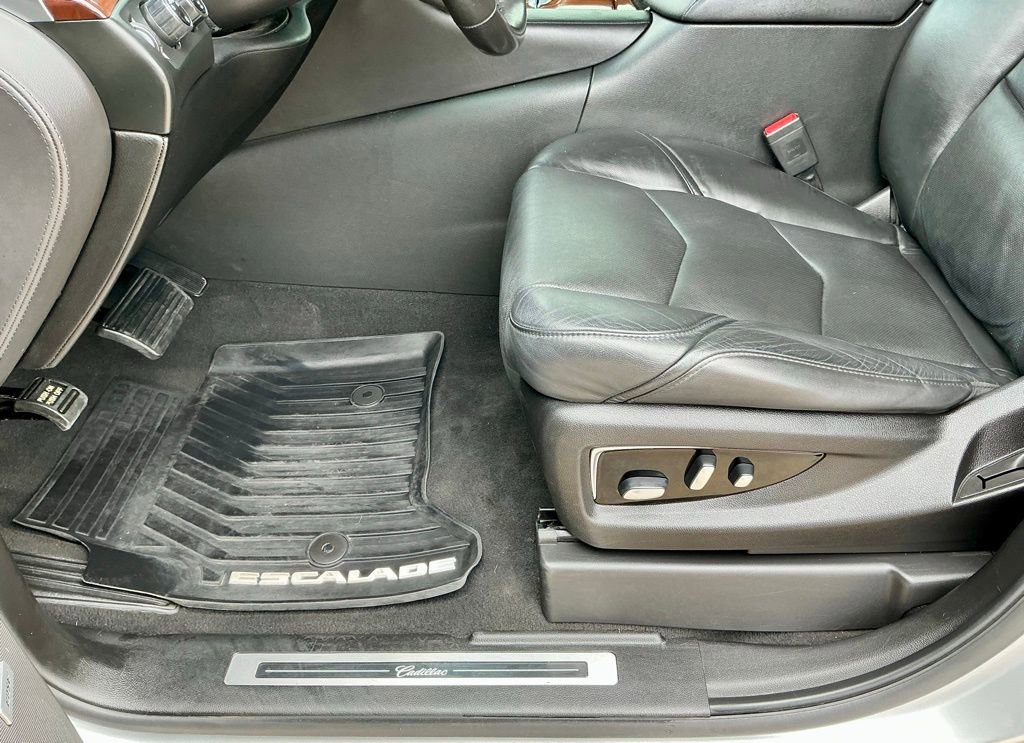 Used 2019 Cadillac Escalade Luxury AWD/4WD image 39