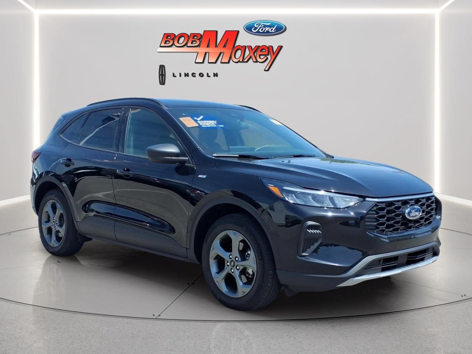 Used 2025 Ford Escape ST-Line w/ Tech Pack #1 AWD/4WD image 3