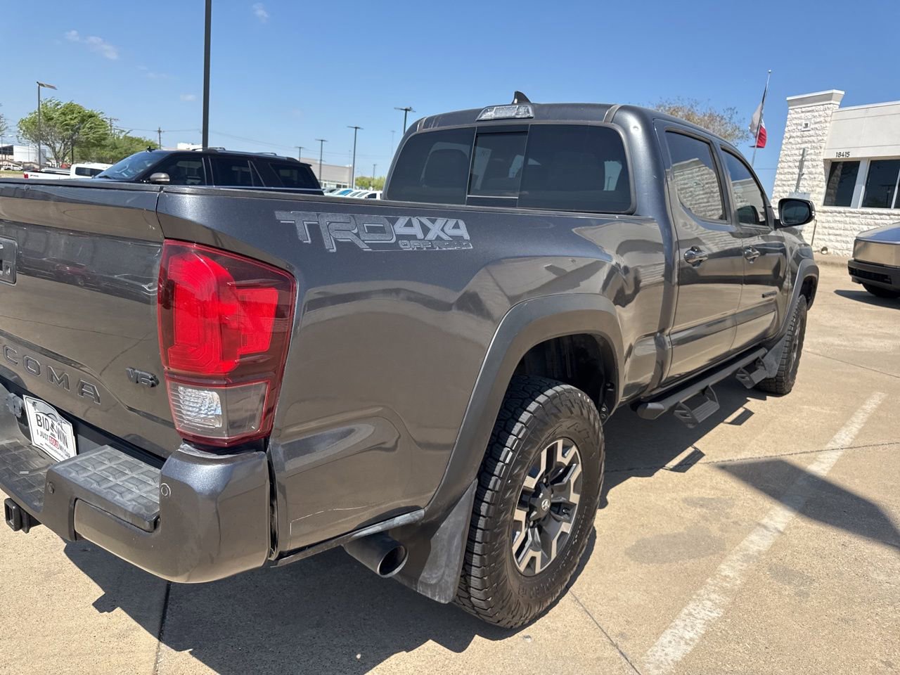 Used 2018 Toyota Tacoma TRD Off-Road w/ Technology Package image 6