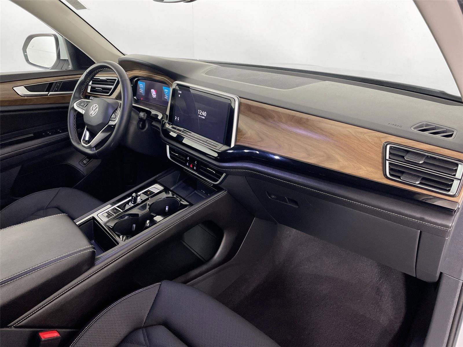 Used 2024 Volkswagen Atlas SE image 30