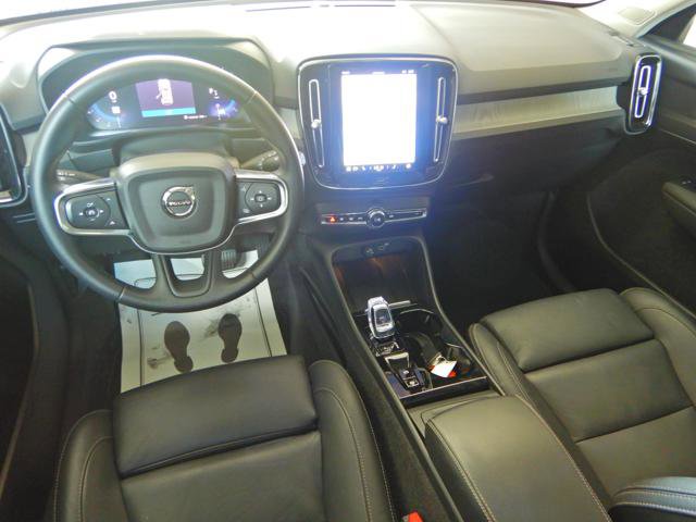 Used 2025 Volvo XC40 B5 Plus AWD/4WD image 2