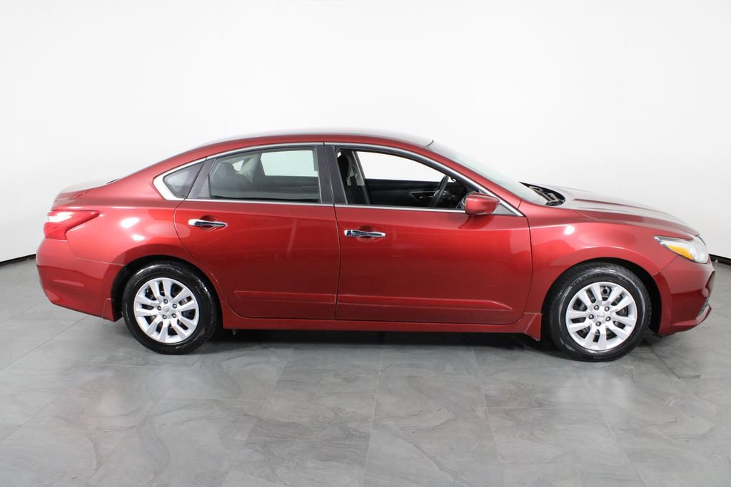 Used 2016 Nissan Altima 2.5 S w/ Power Driver Seat Package FWD image 11
