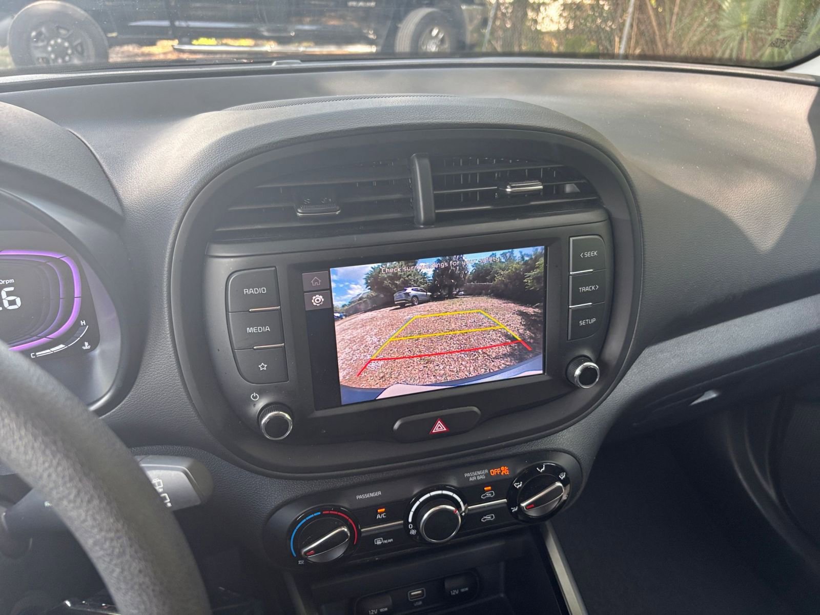 Used 2025 Kia Soul LX w/ LX Technology Package FWD image 24