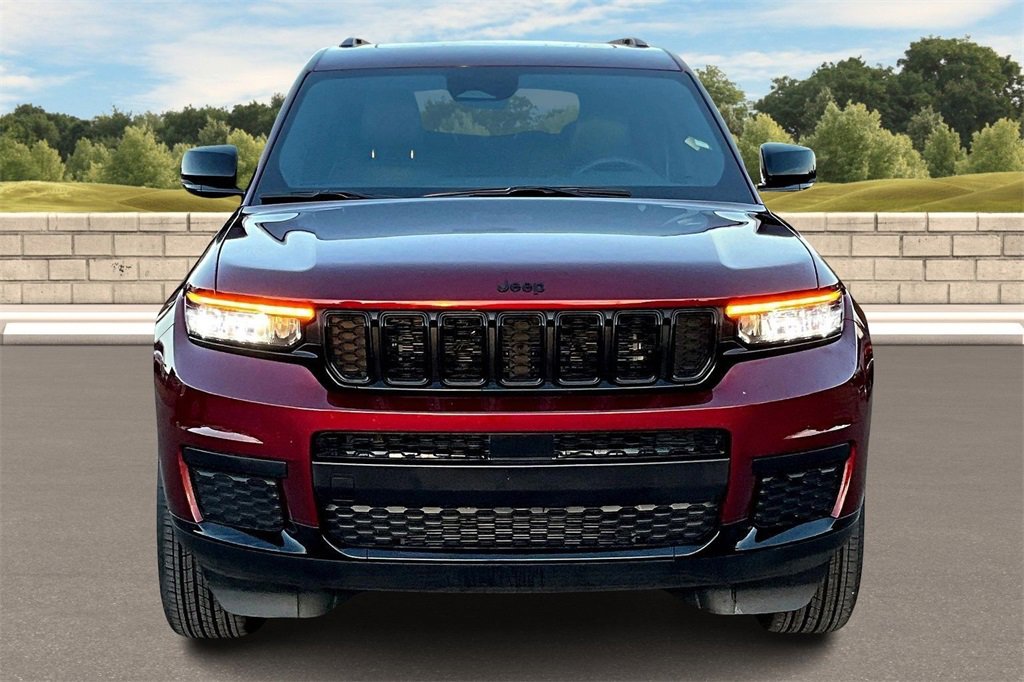 Used 2025 Jeep Grand Cherokee L Altitude image 3