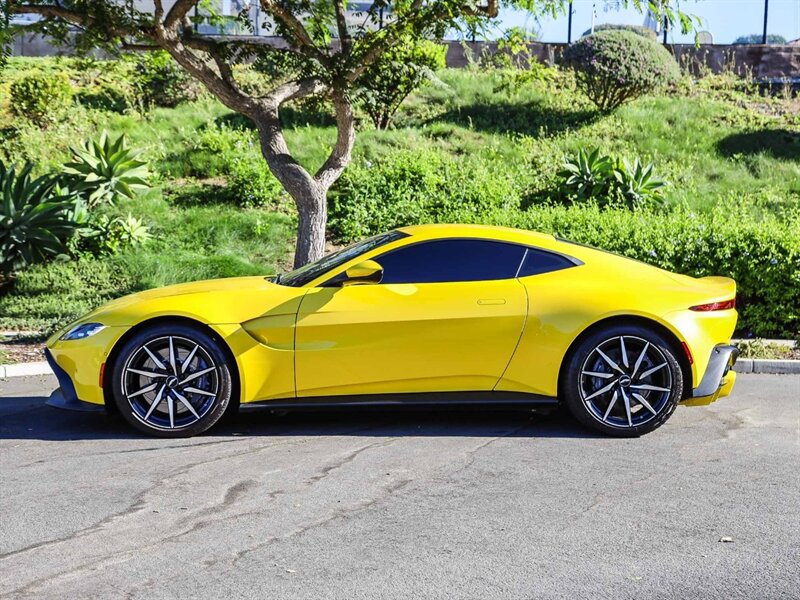 Used 2020 Aston Martin V8 Vantage Coupe RWD image 2