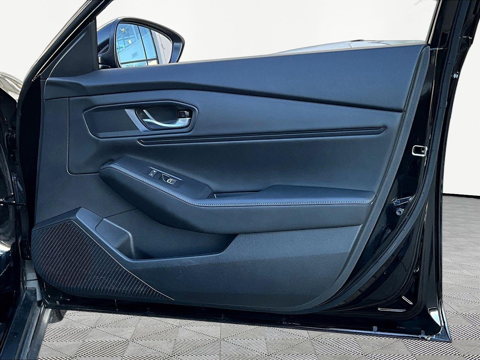 Used 2025 Honda Accord Sport image 27