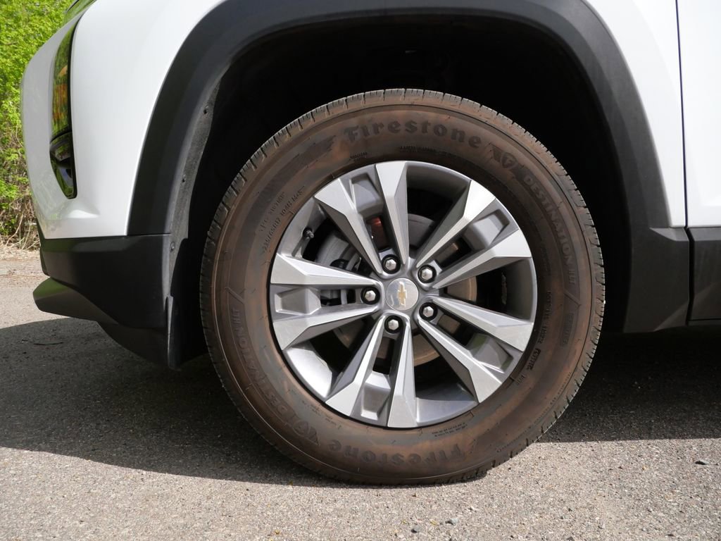 Used 2025 Chevrolet Equinox LT w/ Safety and Technology Package FWD image 9