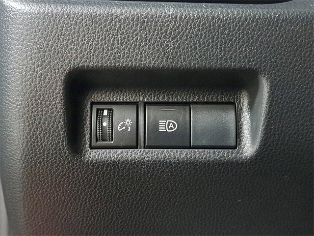 Used 2022 Toyota RAV4 LE image 23