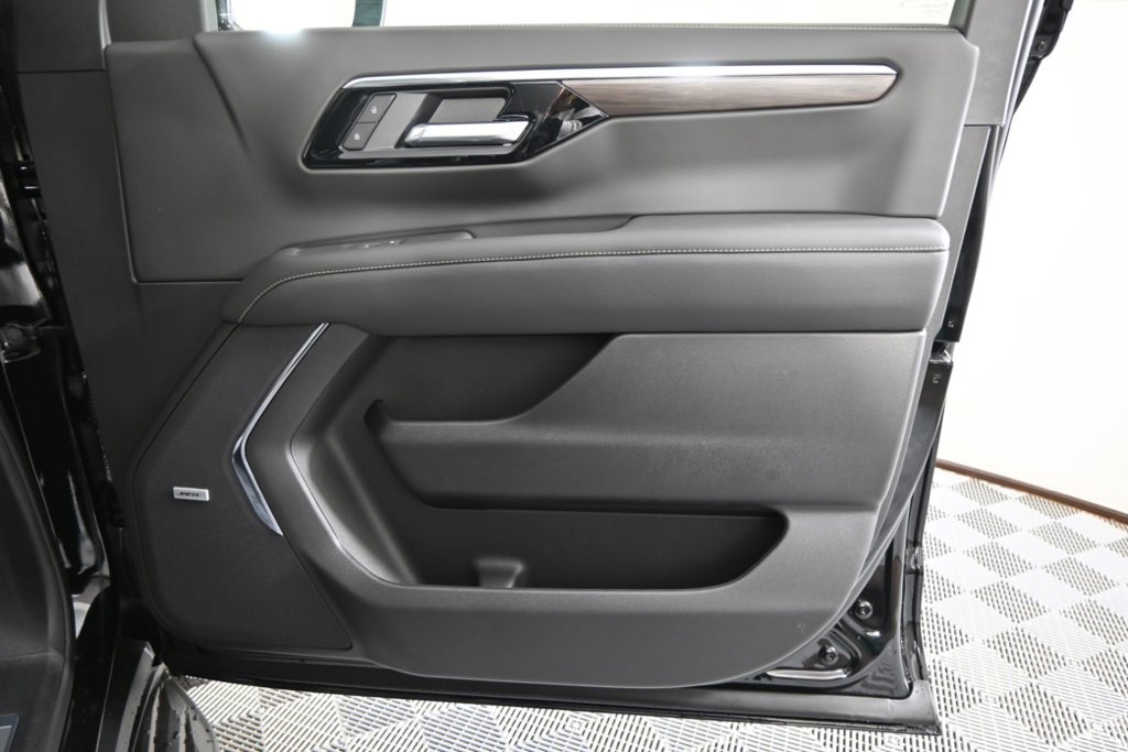 New 2026 Chevrolet Suburban Premier image 13