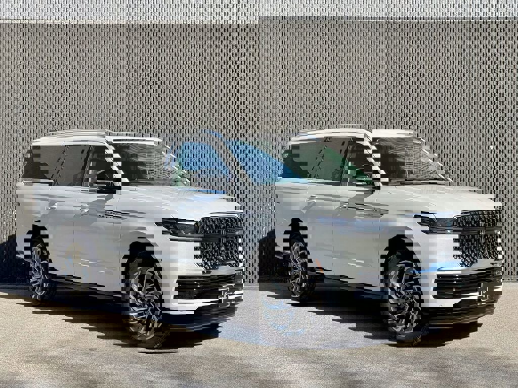 New 2025 Lincoln Navigator L Reserve image 8