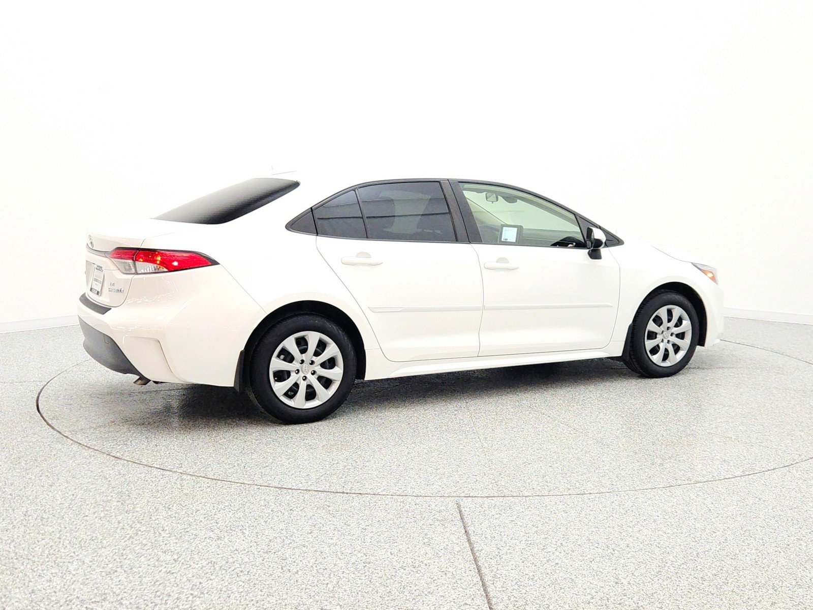 Used 2024 Toyota Corolla LE FWD image 5