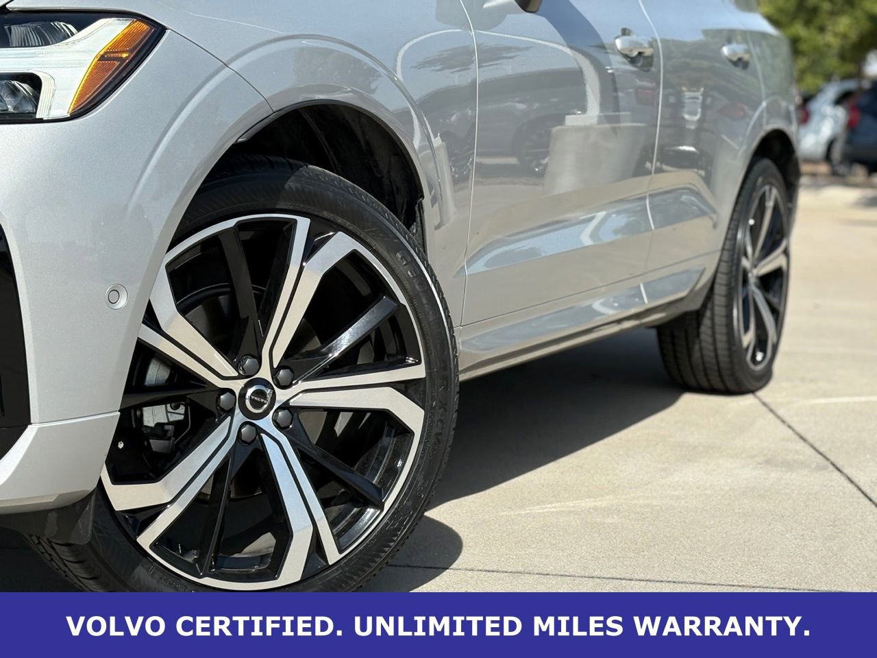 Certified 2023 Volvo XC60 B5 Ultimate w/ Climate Package image 11