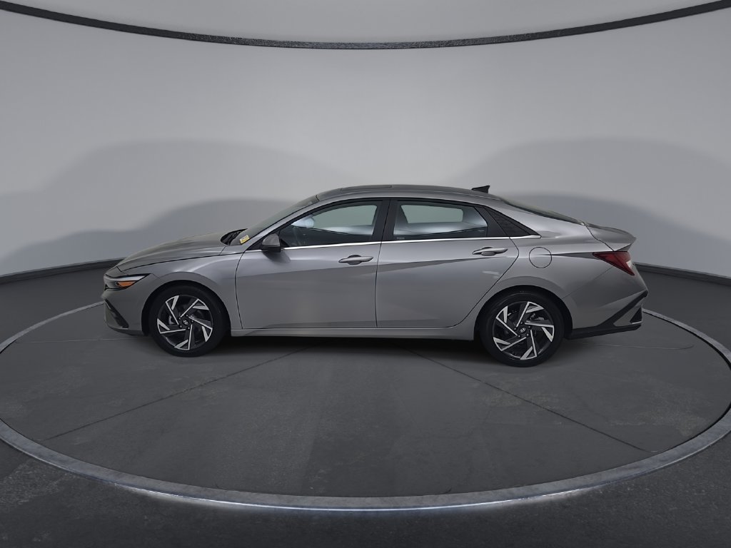 Used 2025 Hyundai Elantra Limited FWD image 9