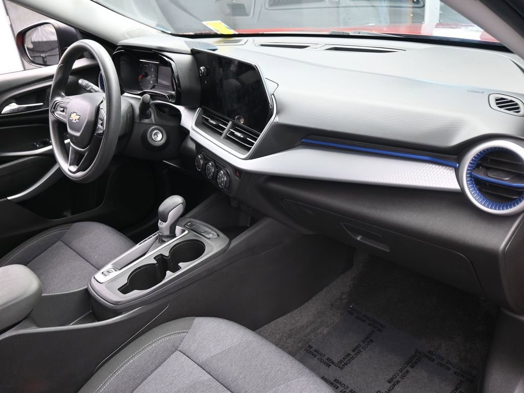 Used 2024 Chevrolet Trax LS image 39