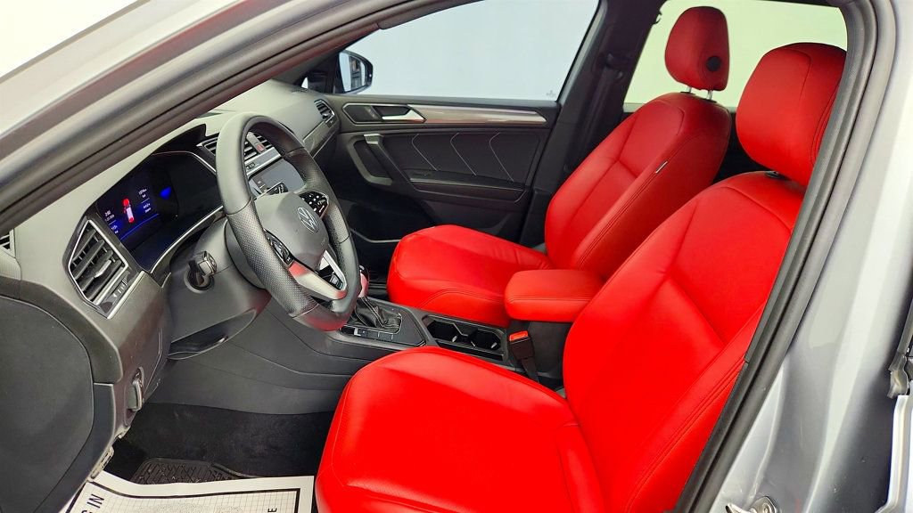 Used 2024 Volkswagen Tiguan SE R-Line image 18