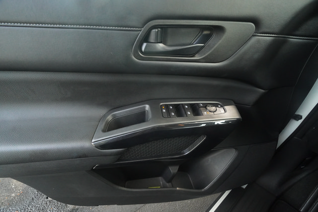 Used 2024 Nissan Pathfinder SV FWD image 6