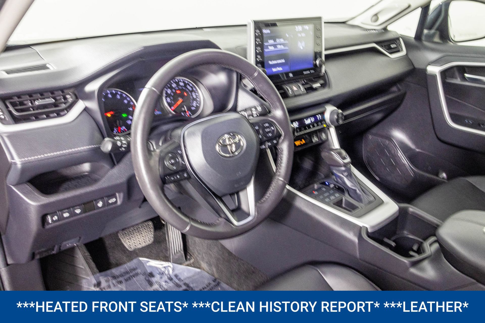 Used 2022 Toyota RAV4 XLE Premium image 4