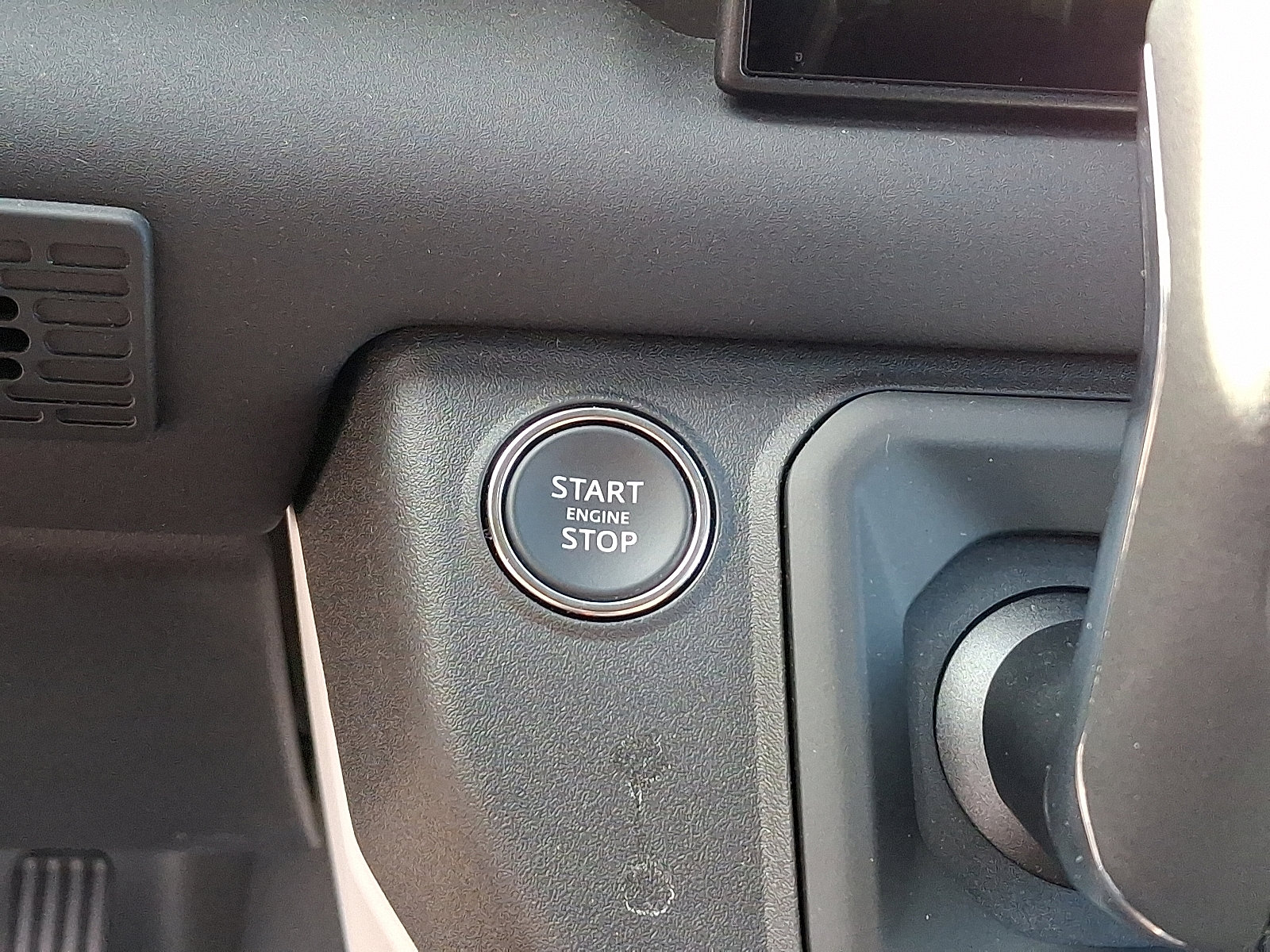 Used 2025 Land Rover Defender 110 S image 27