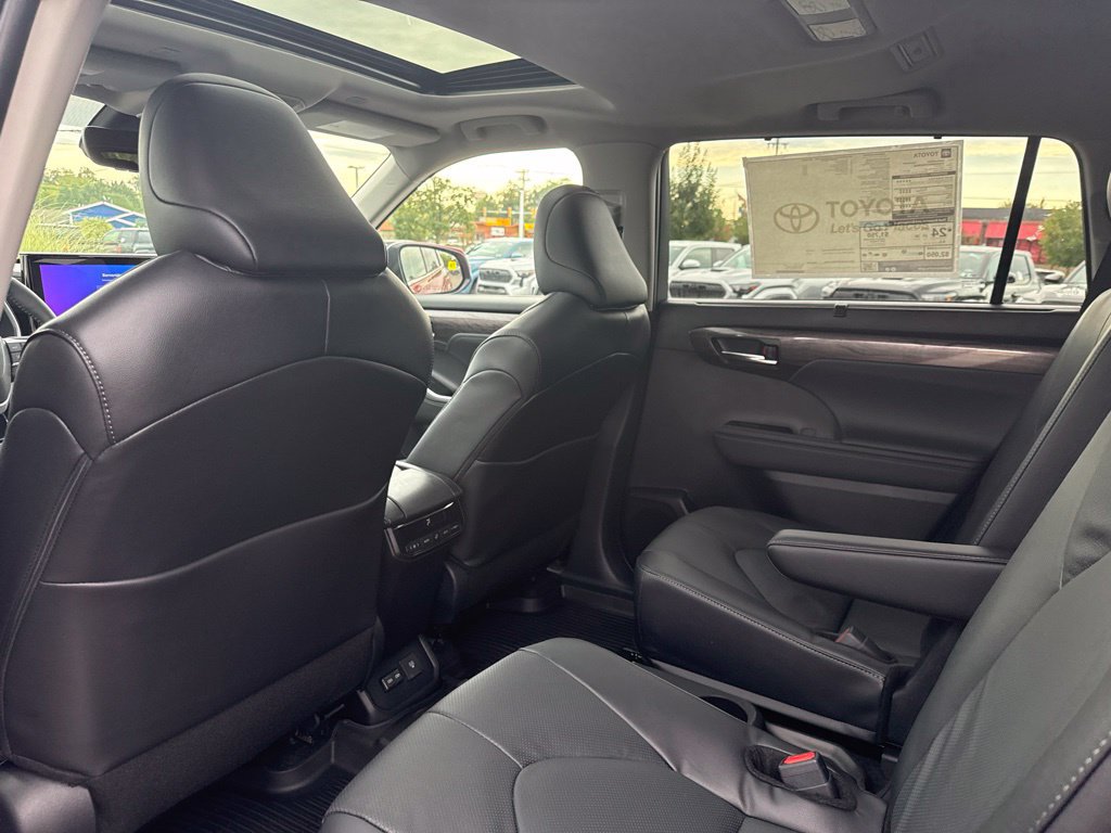 New 2026 Toyota Highlander Limited AWD/4WD image 22