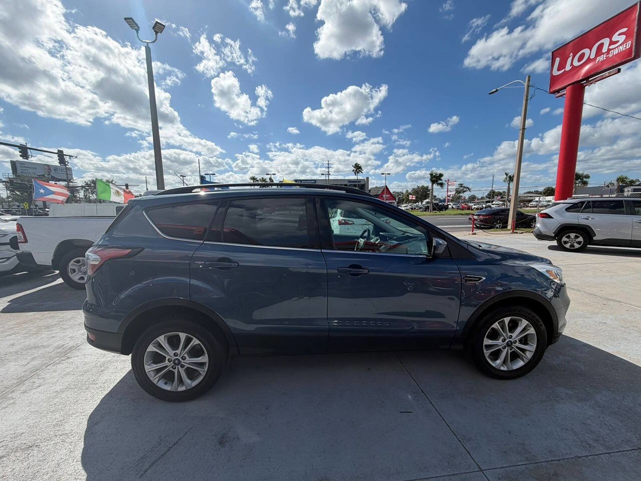 Used 2018 Ford Escape SE image 5